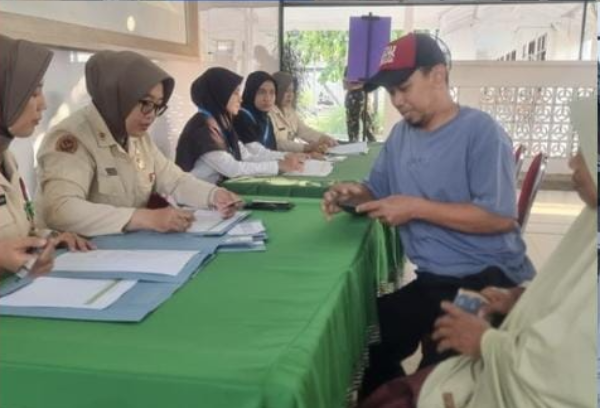 Kegiatan Screening Baksos Operasi Katarak dalam Rangka Memperingati HUT ke 76 Rumkit TK III 04.06.04 Slamet Riyadi Surakarta , bersama KOREM 074/WT dan SOLO PEDULI